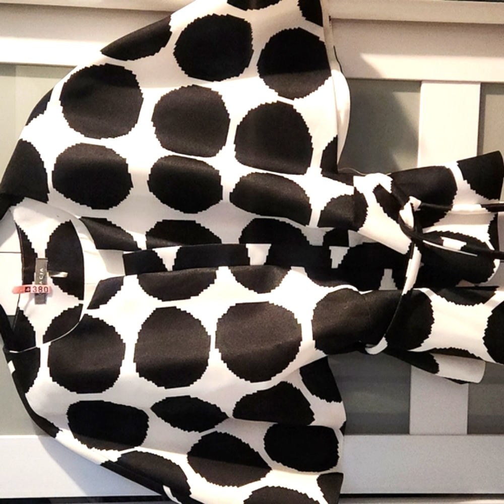 Gracia B&W Dot Peplum Full Zip Cape Sleeve Jacket